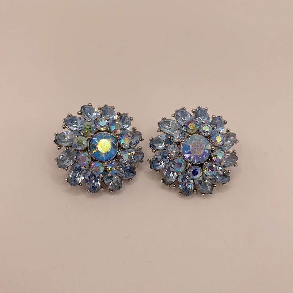 TRIFARI Vintage Crystal Clip-on Earrings SIGNED